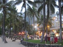 Abends am Waikiki Beach auf O'ahu