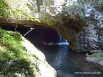 Natural Bridge mit Höhle