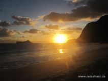 Sonnenaufgang am Waimanalo Beach auf O'ahu